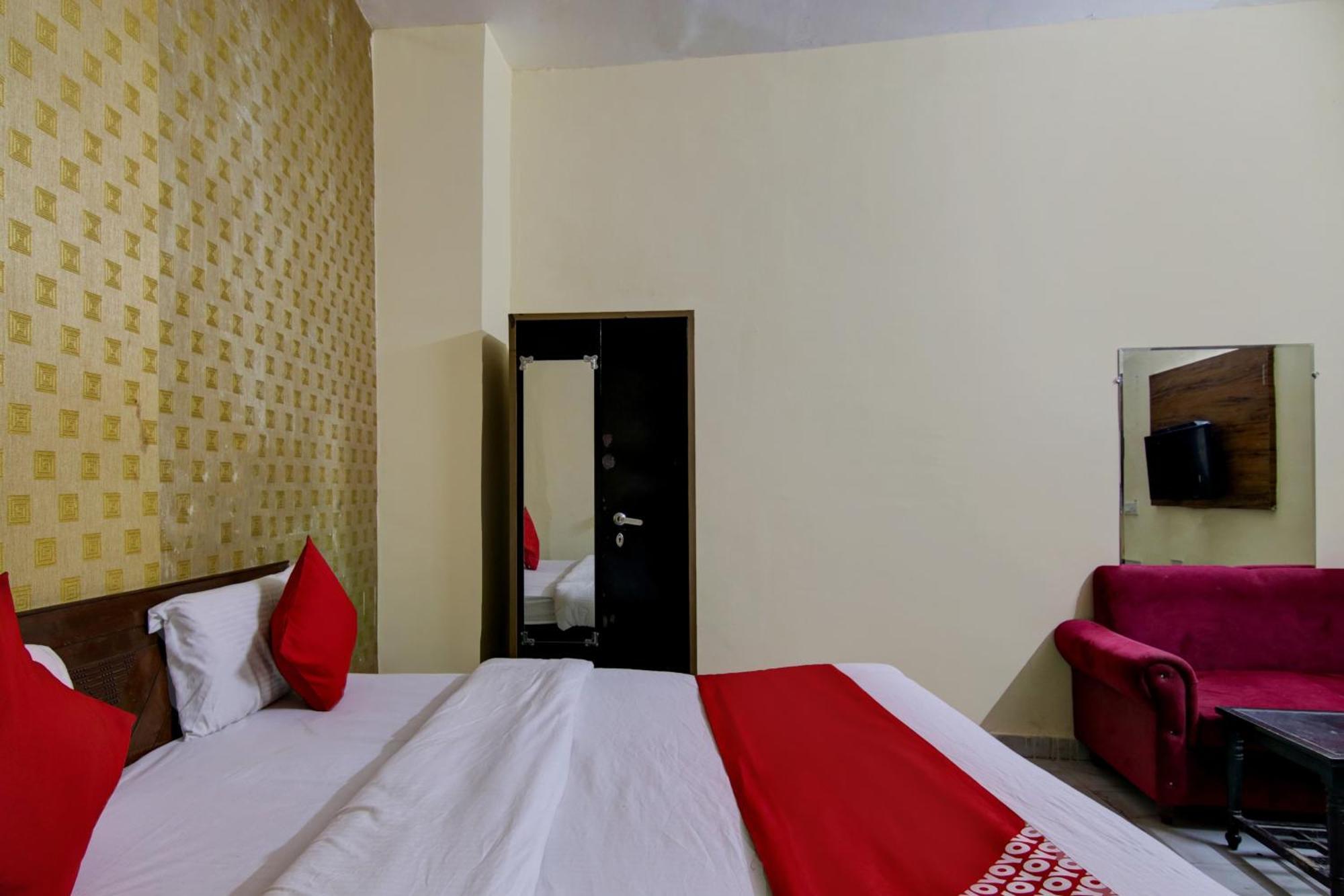 Hotel Yash House New Delhi Bagian luar foto