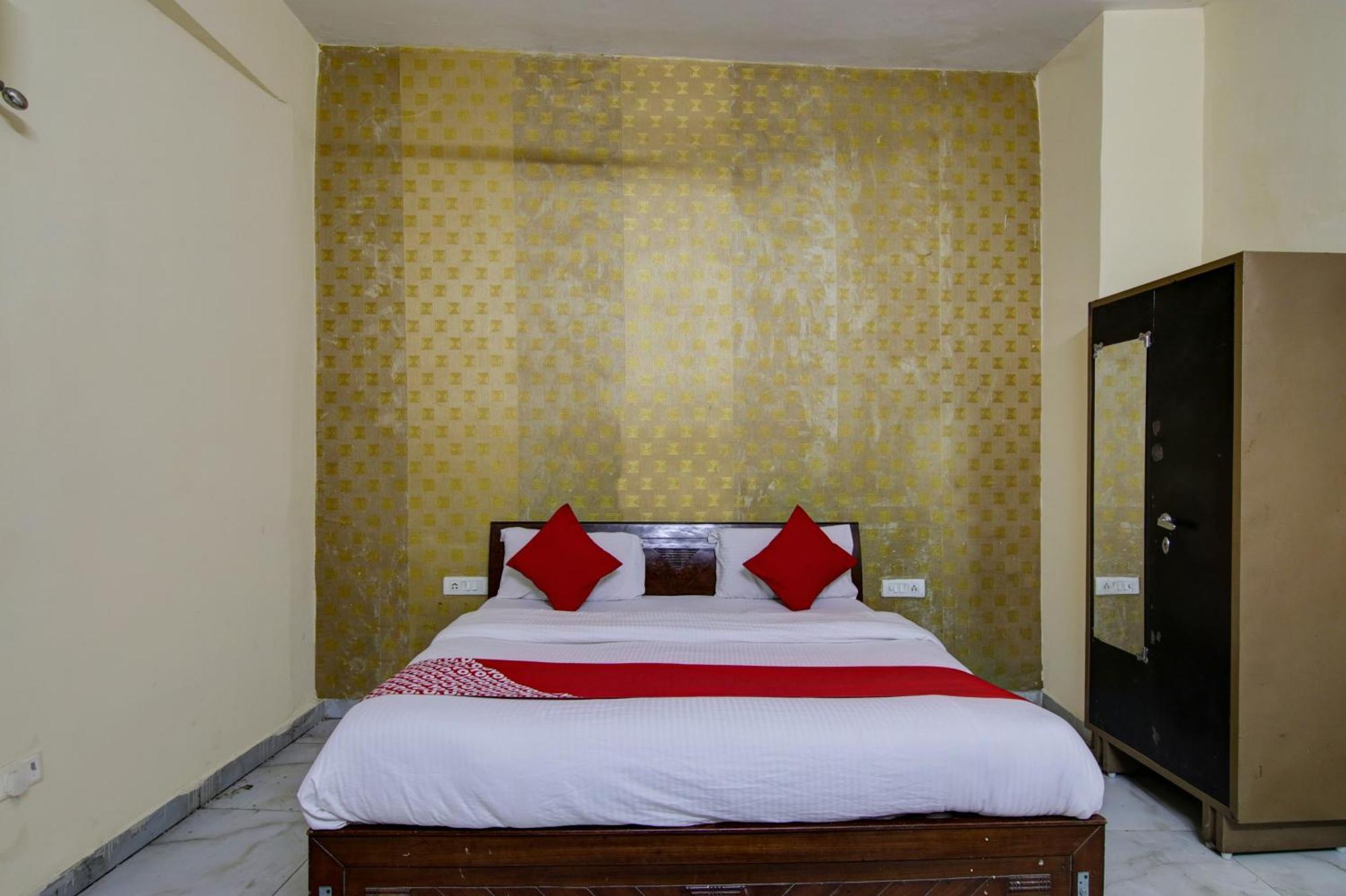 Hotel Yash House New Delhi Bagian luar foto