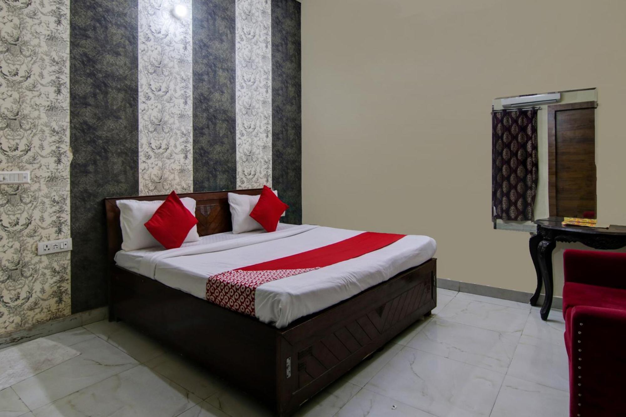 Hotel Yash House New Delhi Bagian luar foto