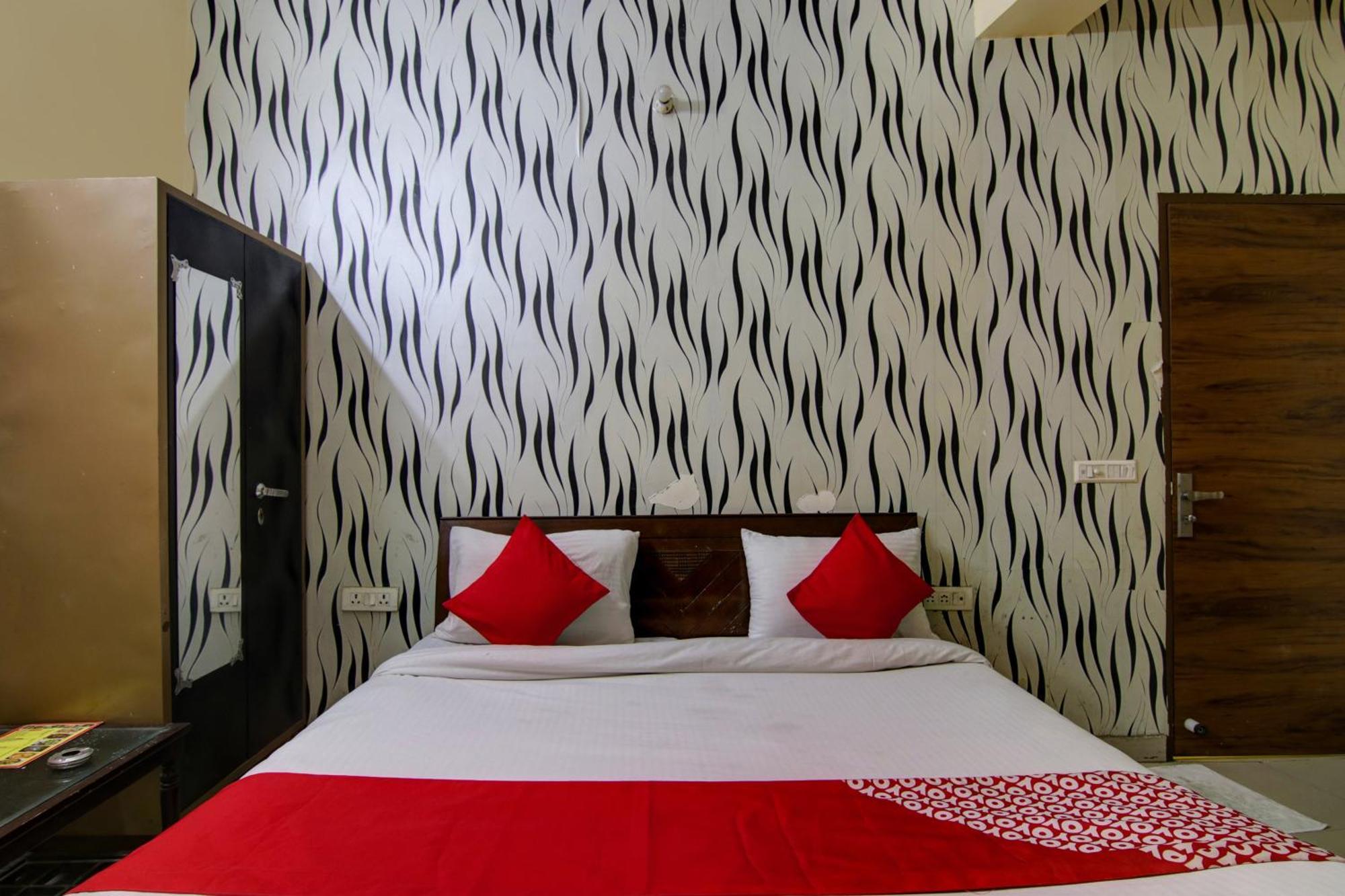 Hotel Yash House New Delhi Bagian luar foto