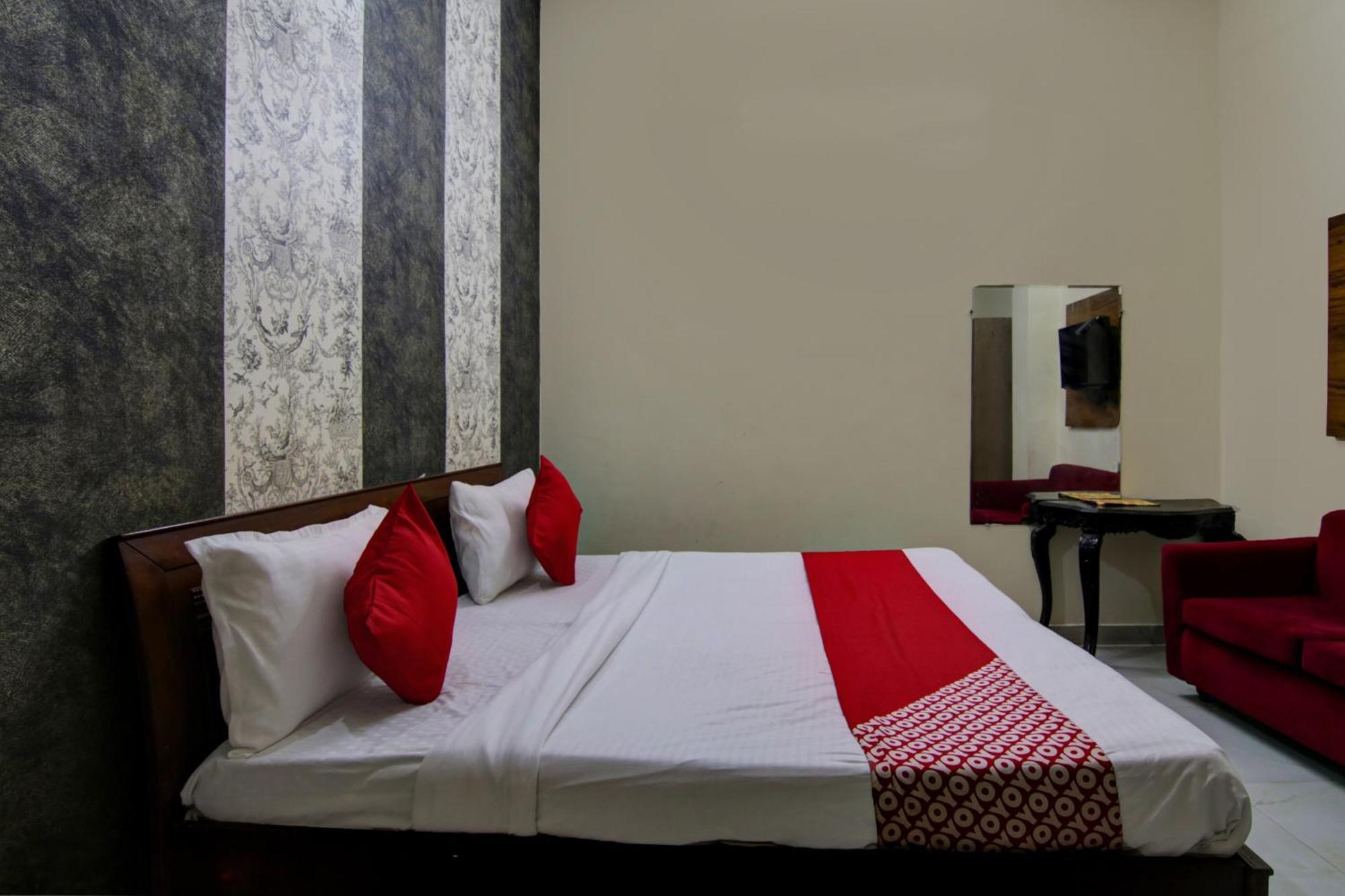 Hotel Yash House New Delhi Bagian luar foto