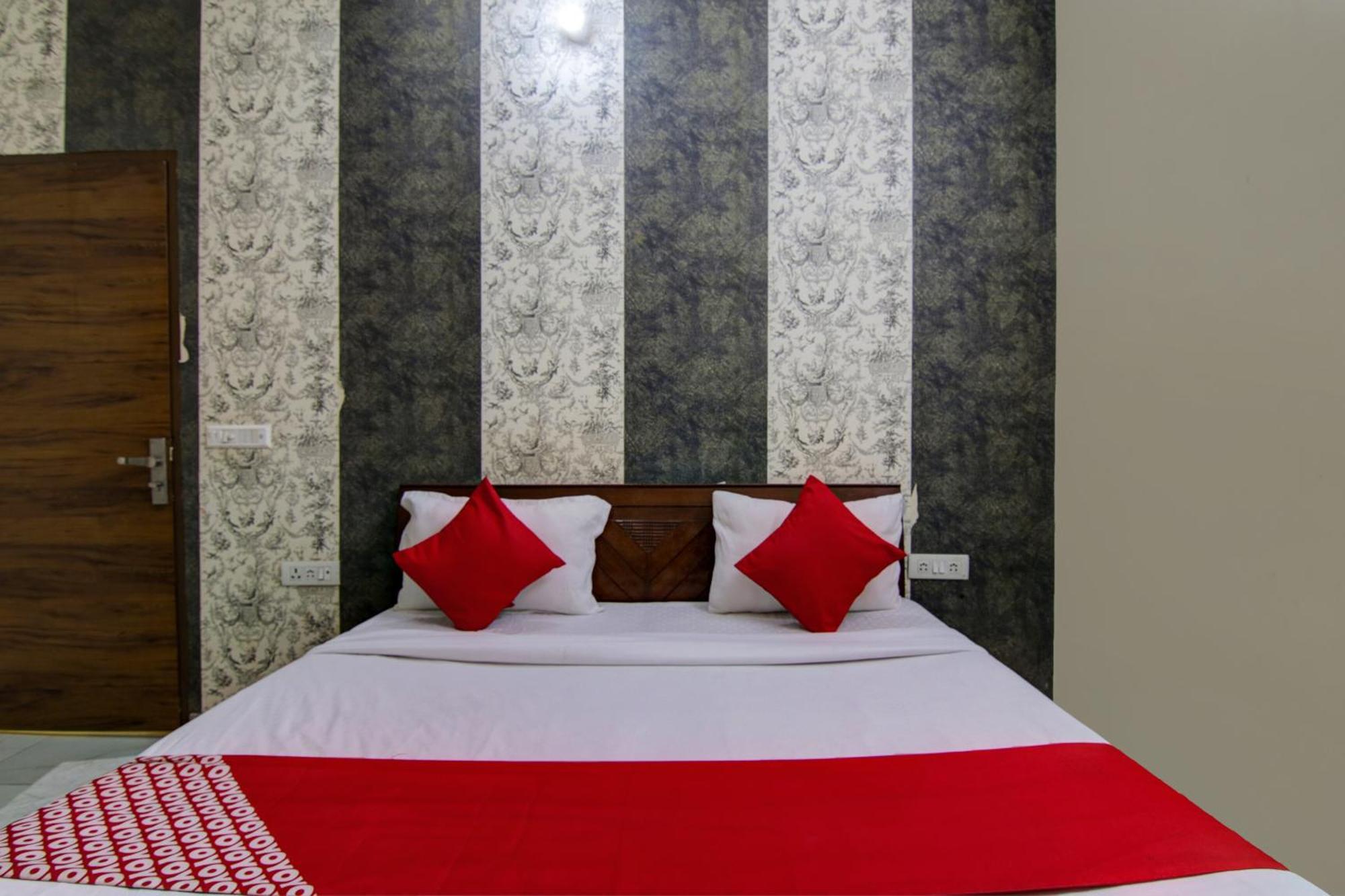 Hotel Yash House New Delhi Bagian luar foto