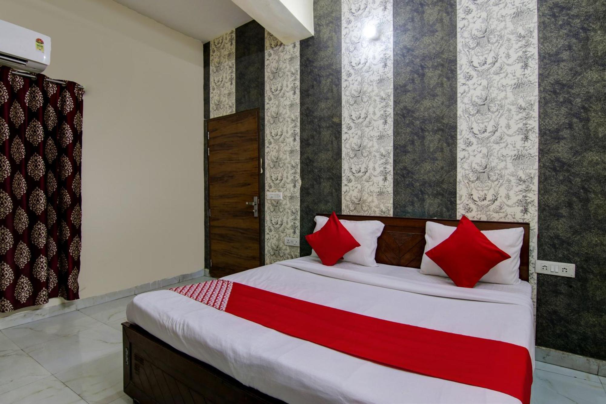 Hotel Yash House New Delhi Bagian luar foto