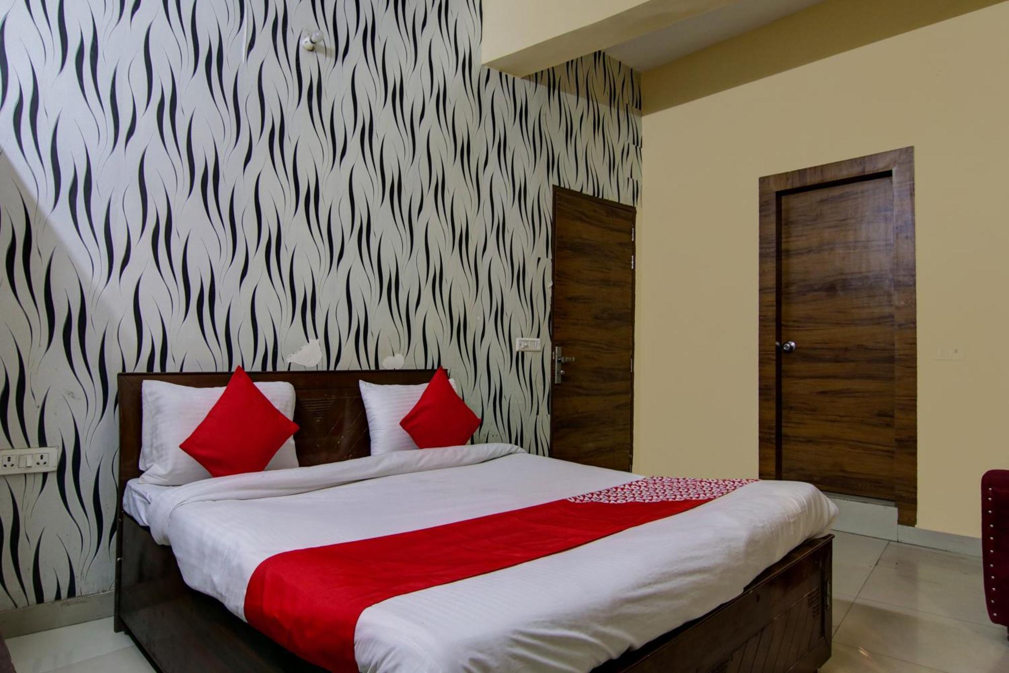 Hotel Yash House New Delhi Bagian luar foto