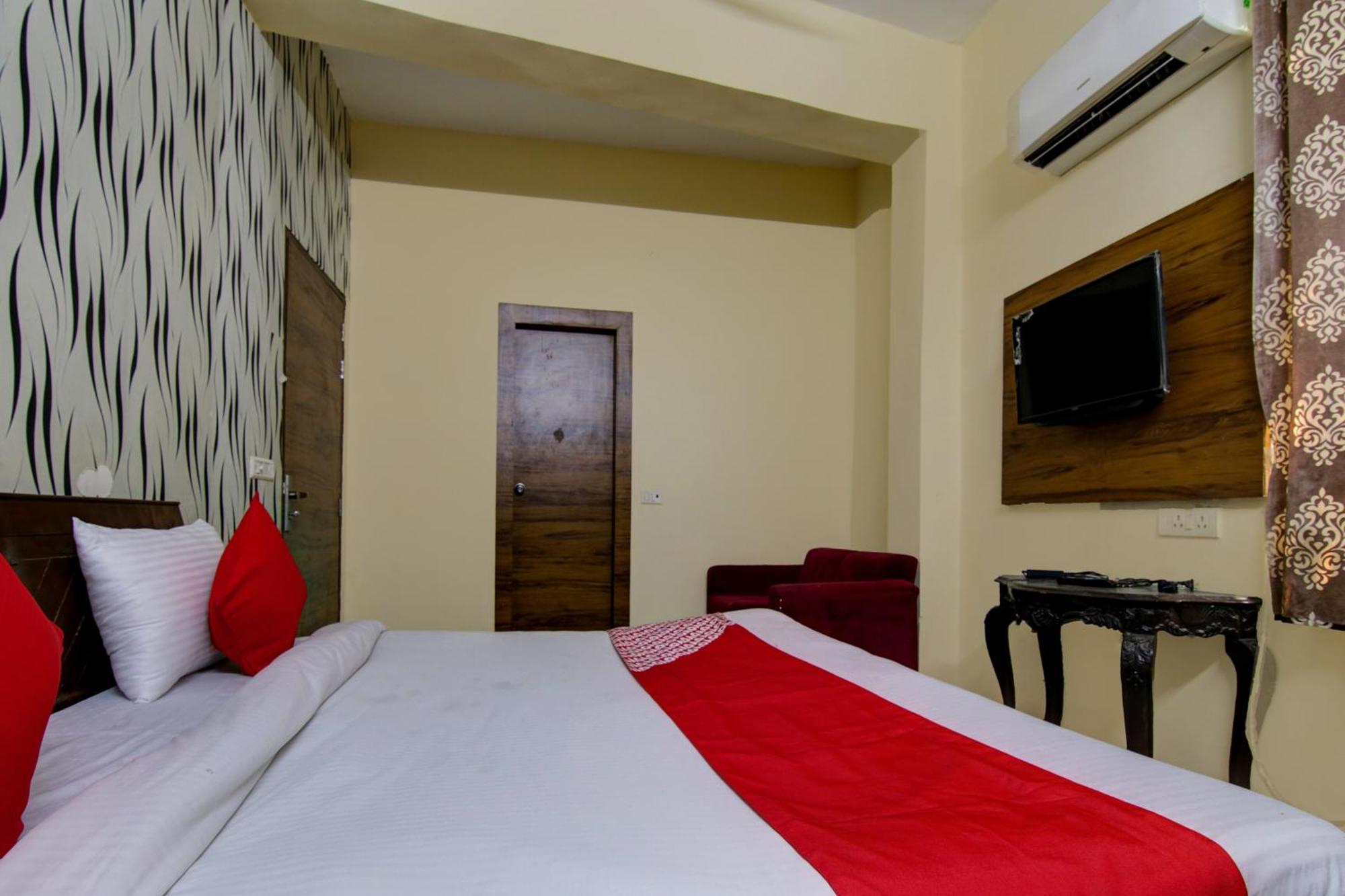 Hotel Yash House New Delhi Bagian luar foto