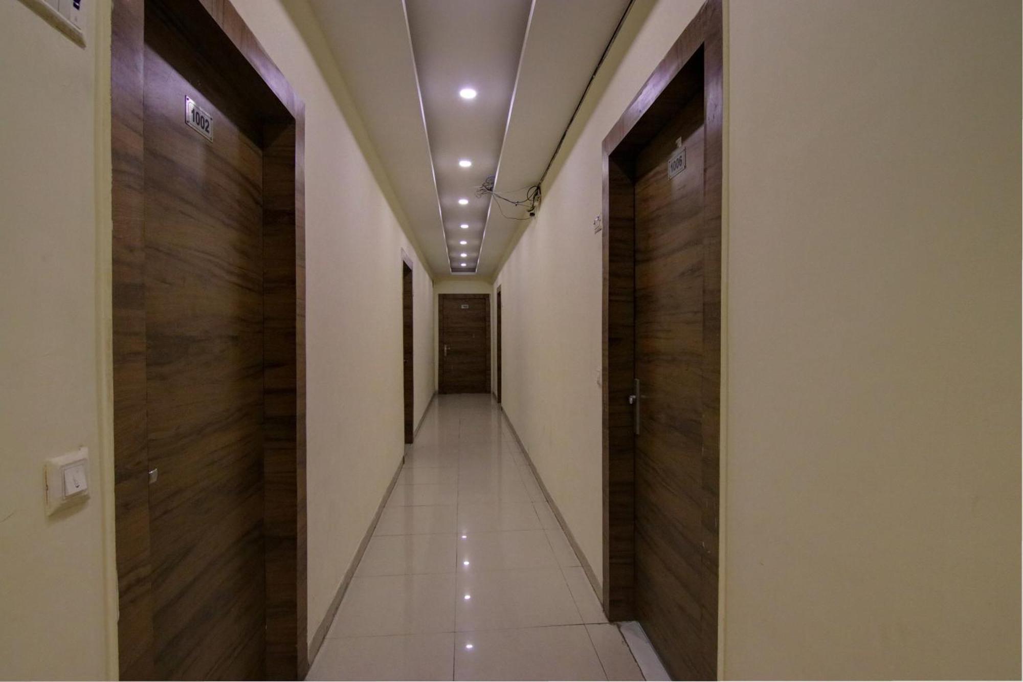 Hotel Yash House New Delhi Bagian luar foto