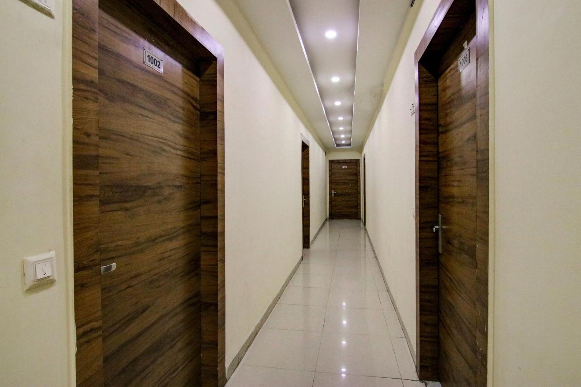 Hotel Yash House New Delhi Bagian luar foto