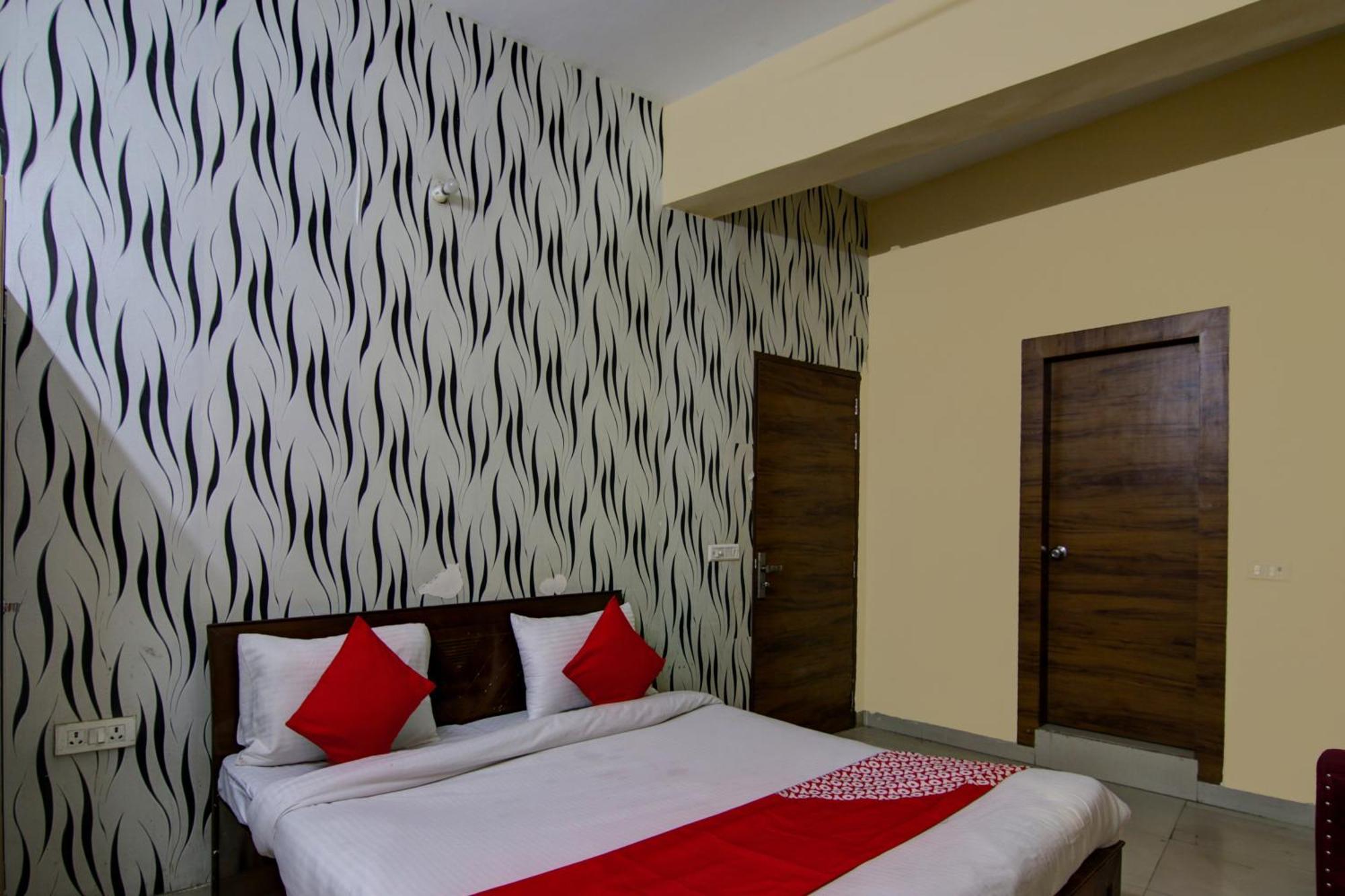 Hotel Yash House New Delhi Bagian luar foto